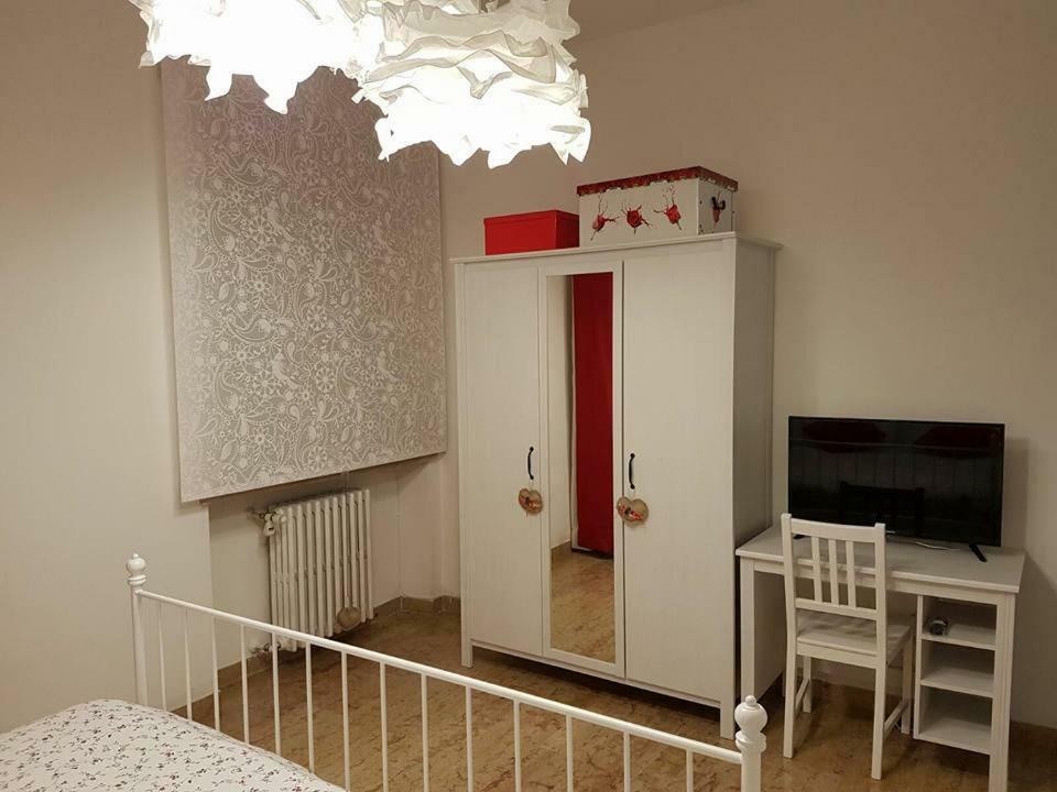 B&B Lefarfalle Ferrara Bagian luar foto