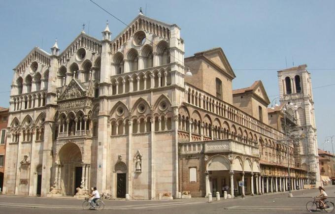 B&B Lefarfalle Ferrara Bagian luar foto
