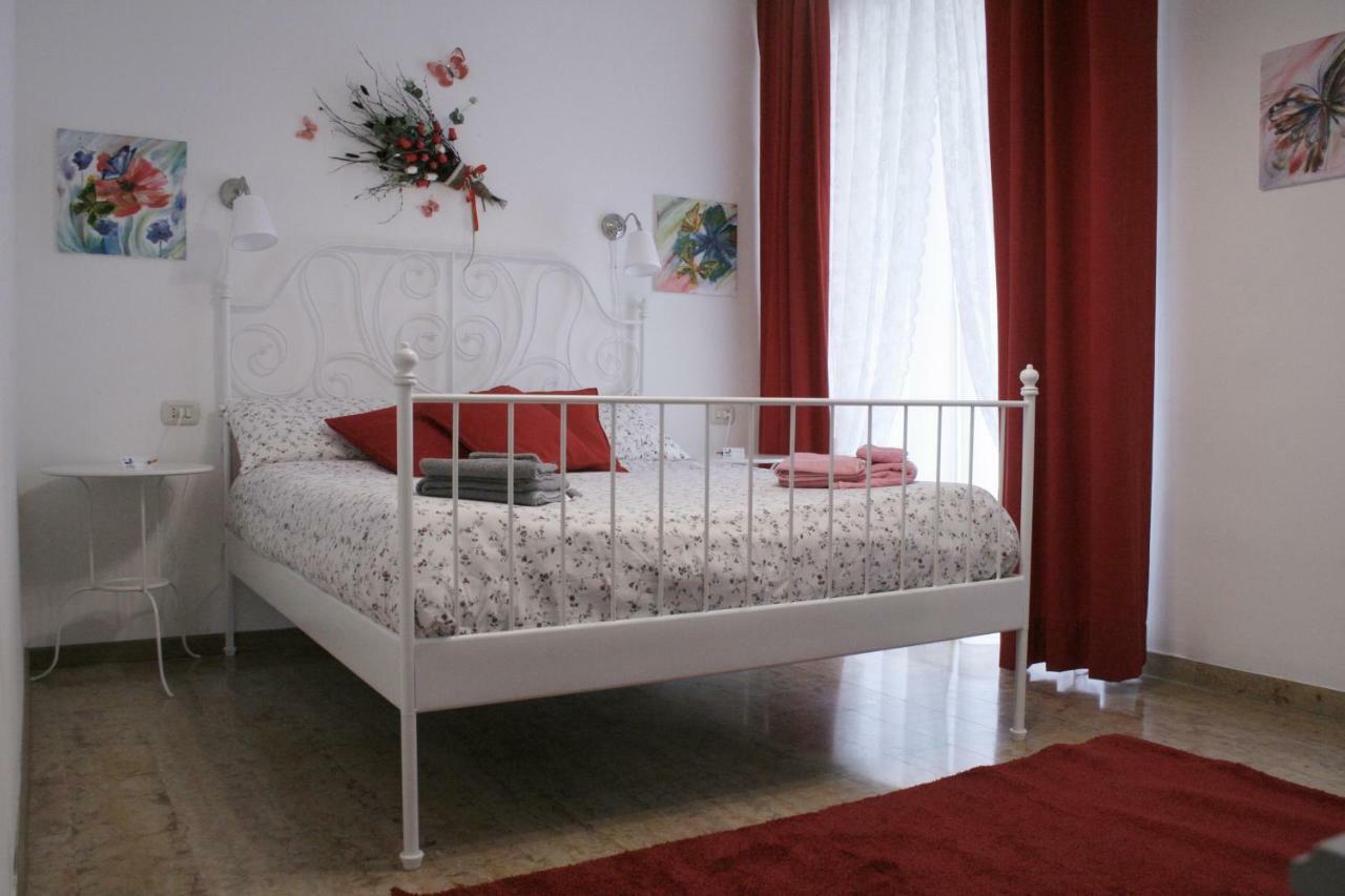B&B Lefarfalle Ferrara Bagian luar foto